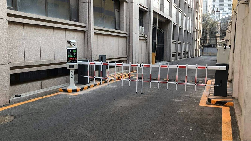 小區(qū)車輛出入管理系統(tǒng)，實(shí)現(xiàn)人員及車輛出入管理無人化