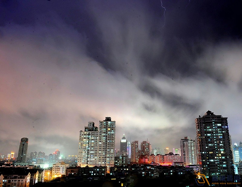 安防監(jiān)控設(shè)備如何防雷雨？