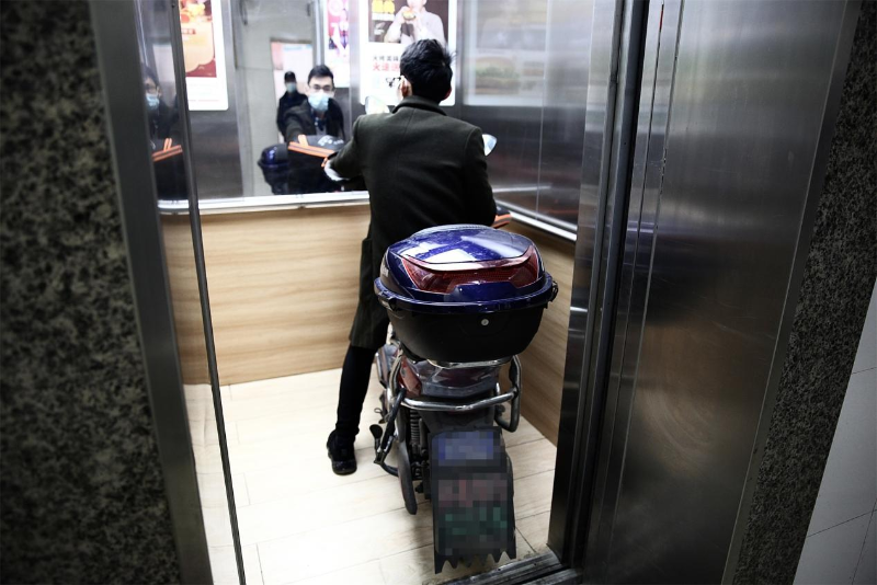 警戒攝像機(jī)如何解決電瓶車入電梯？